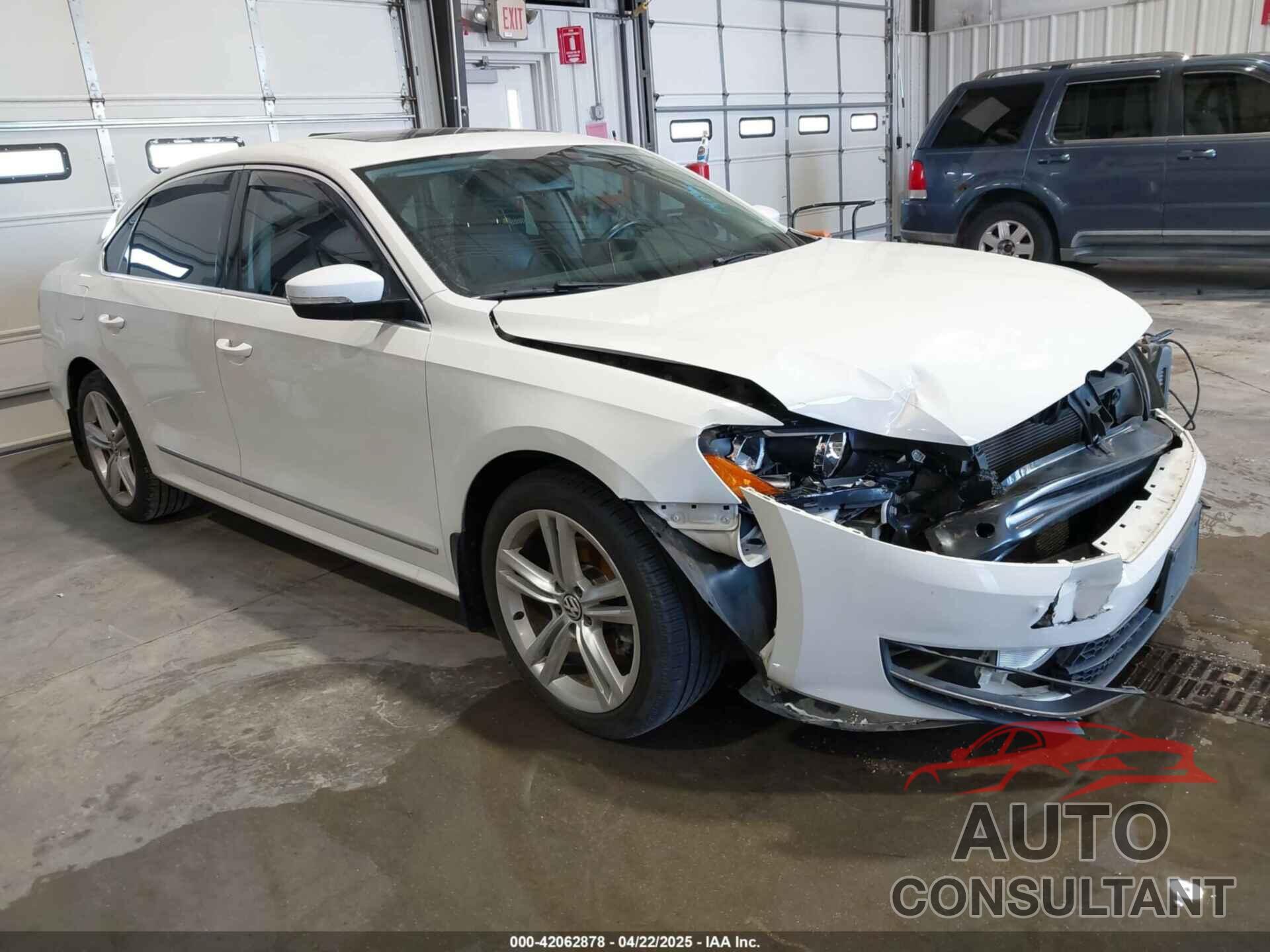 VOLKSWAGEN PASSAT 2015 - 1VWCV7A36FC033010