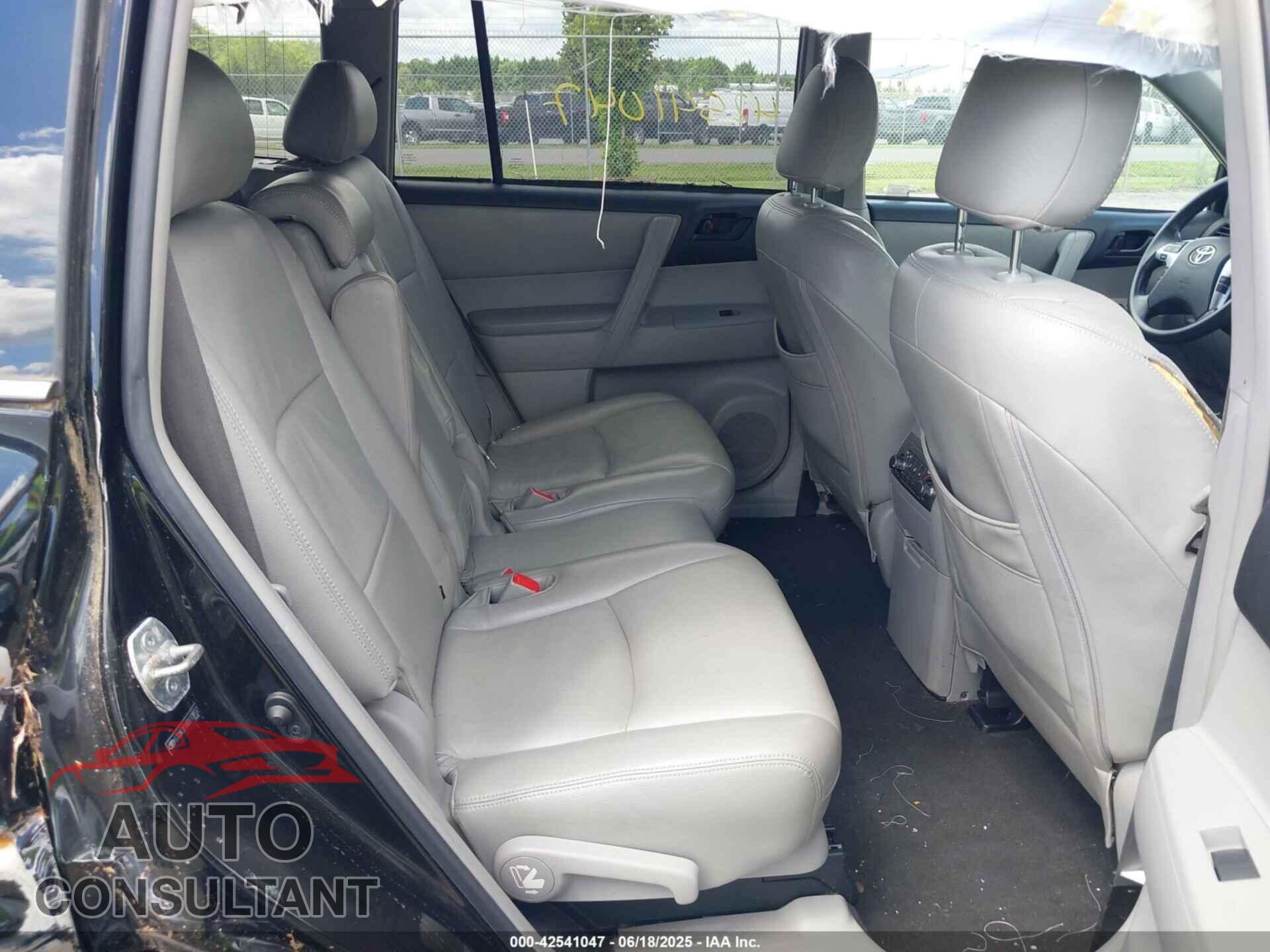 TOYOTA HIGHLANDER 2013 - 5TDBK3EH8DS178552