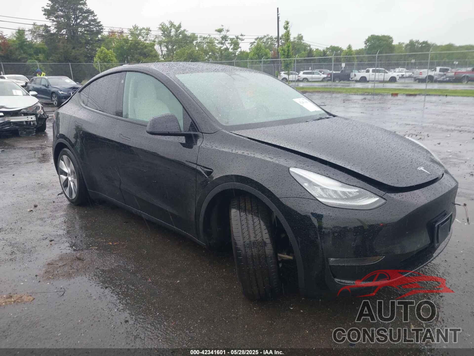 TESLA MODEL Y 2021 - 5YJYGAEE5MF130677