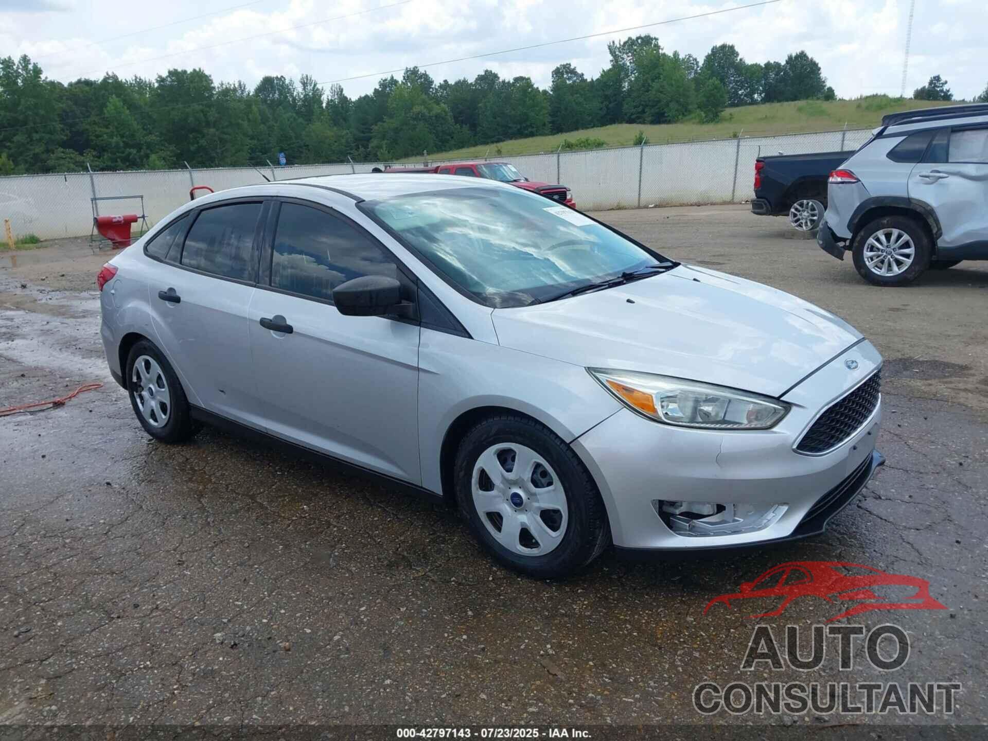FORD FOCUS 2015 - 1FADP3E29FL219707