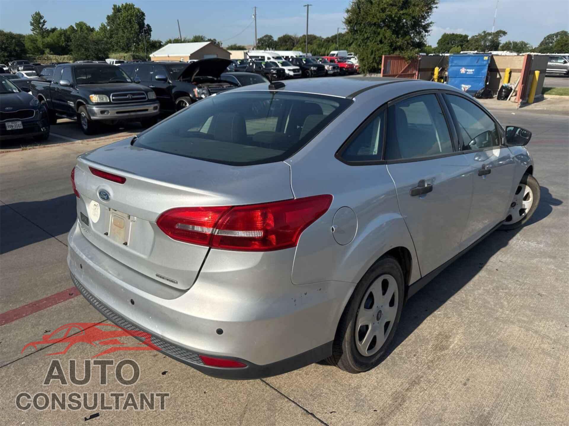FORD FOCUS 2016 - 1FADP3E28GL366179