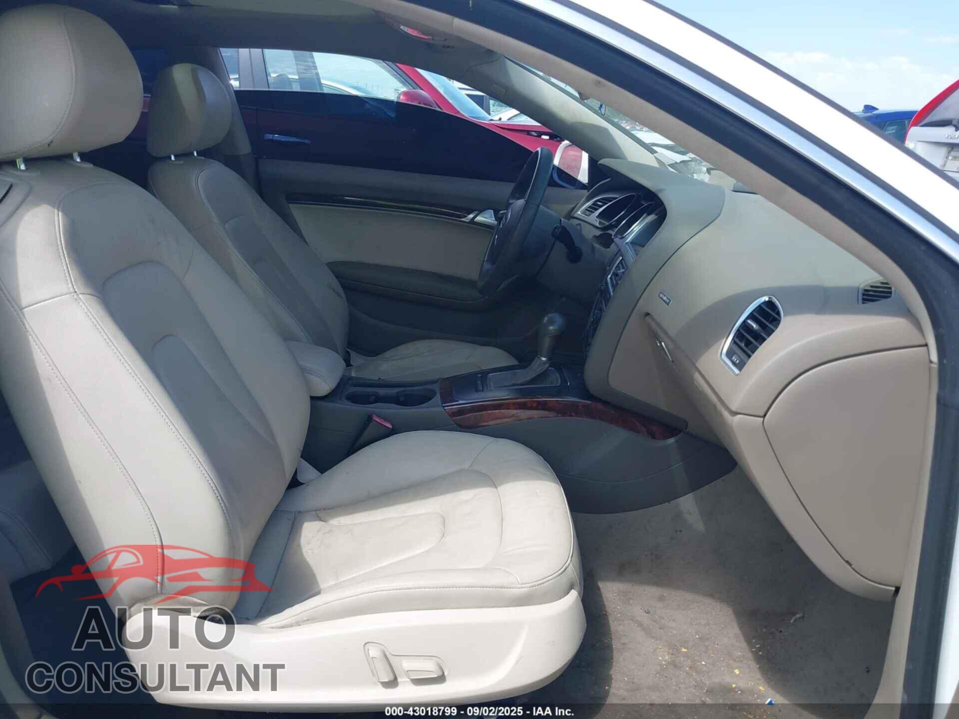 AUDI A5 2012 - WAULFAFR4CA002899