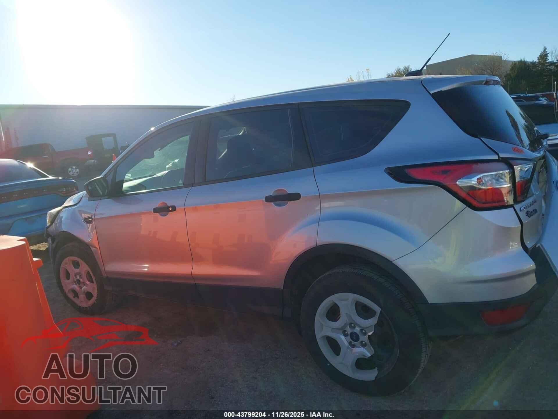 FORD ESCAPE 2018 - 1FMCU0F71JUC34188