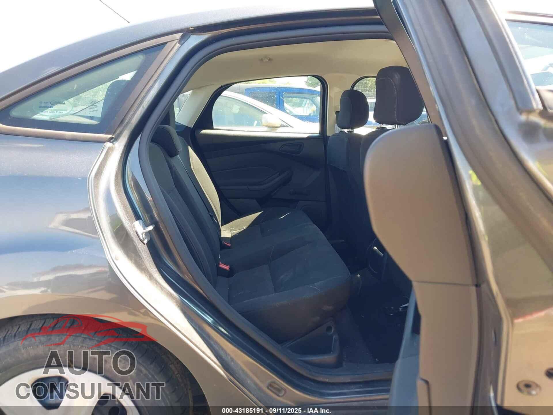 FORD FOCUS 2017 - 1FADP3E20HL263002