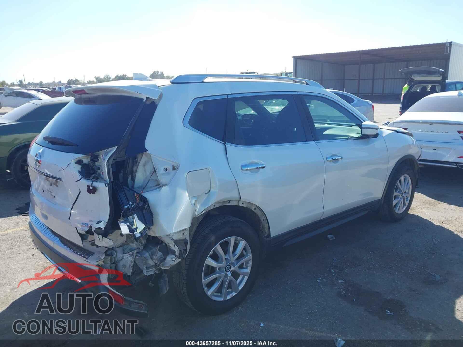 NISSAN ROGUE 2017 - KNMAT2MT3HP523320