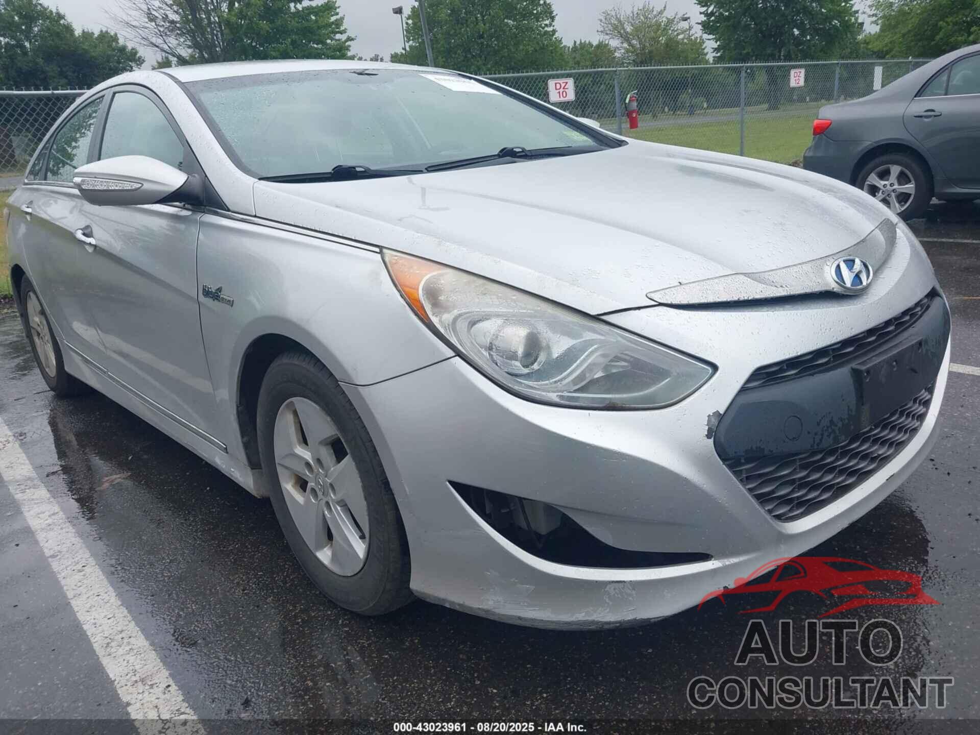 HYUNDAI SONATA HYBRID 2012 - KMHEC4A42CA029371