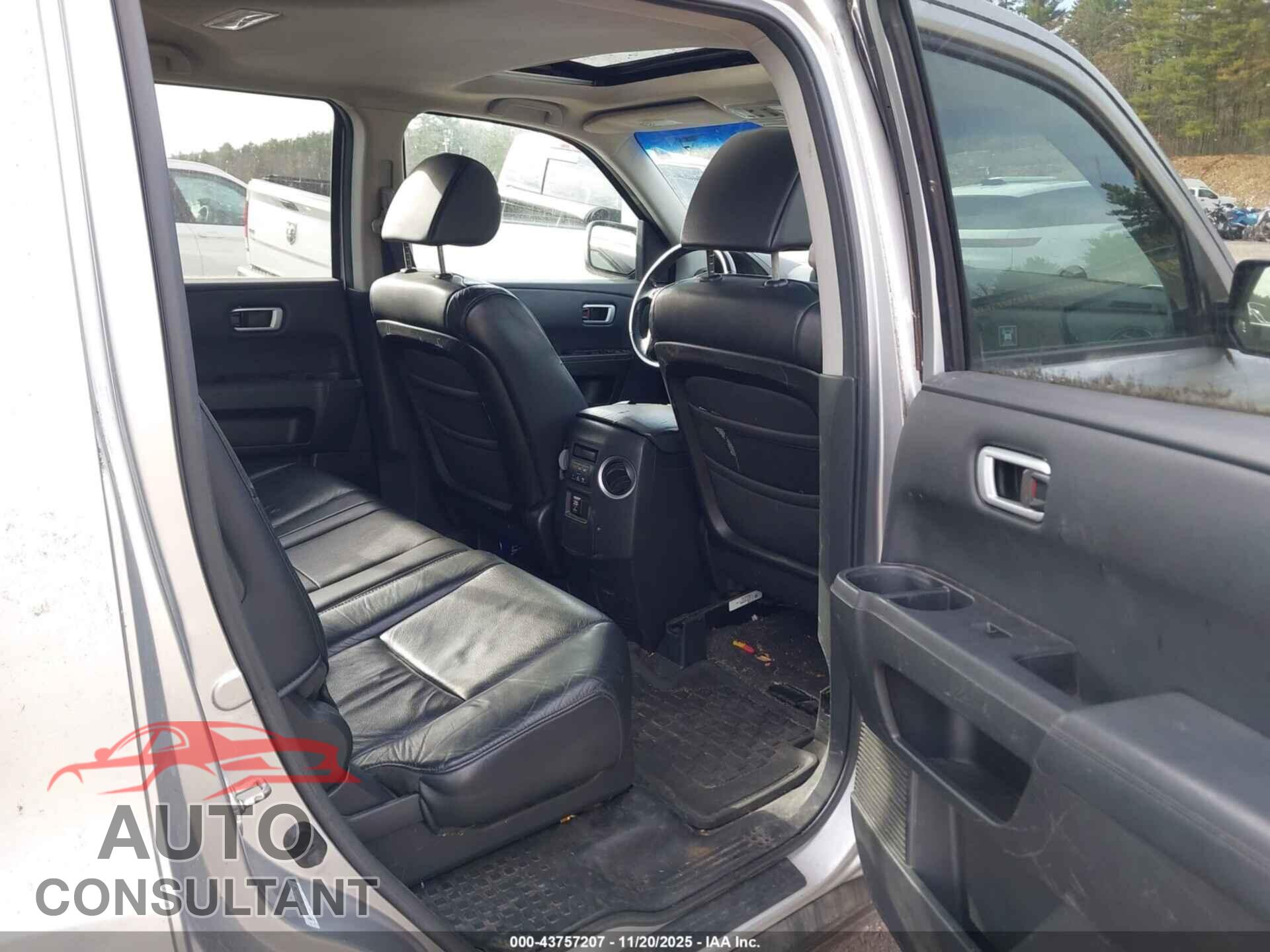 HONDA PILOT 2011 - 5FNYF4H77BB005274