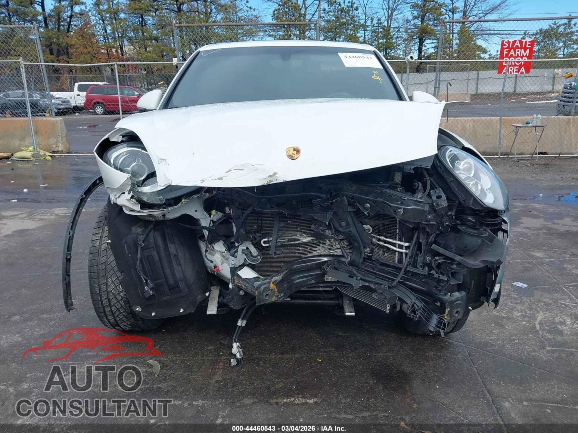 PORSCHE CAYENNE 2016 - WP1AA2A20GKA10716