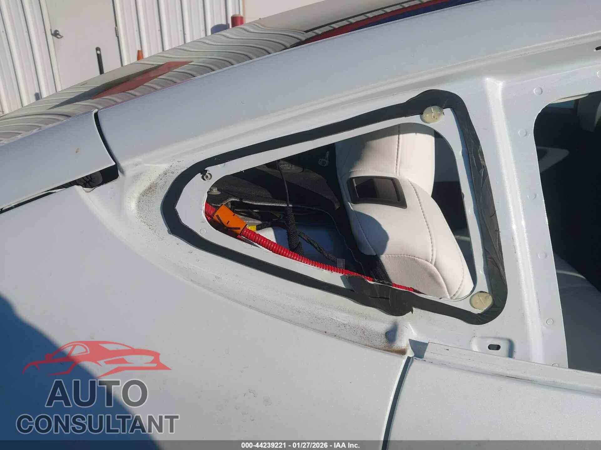 TESLA MODEL 3 2018 - 5YJ3E1EB4JF096703