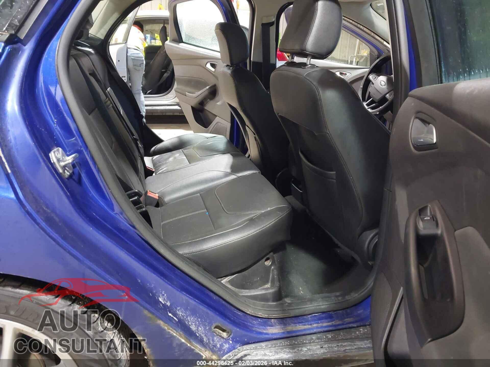 FORD FOCUS 2015 - 1FADP3F24FL220732