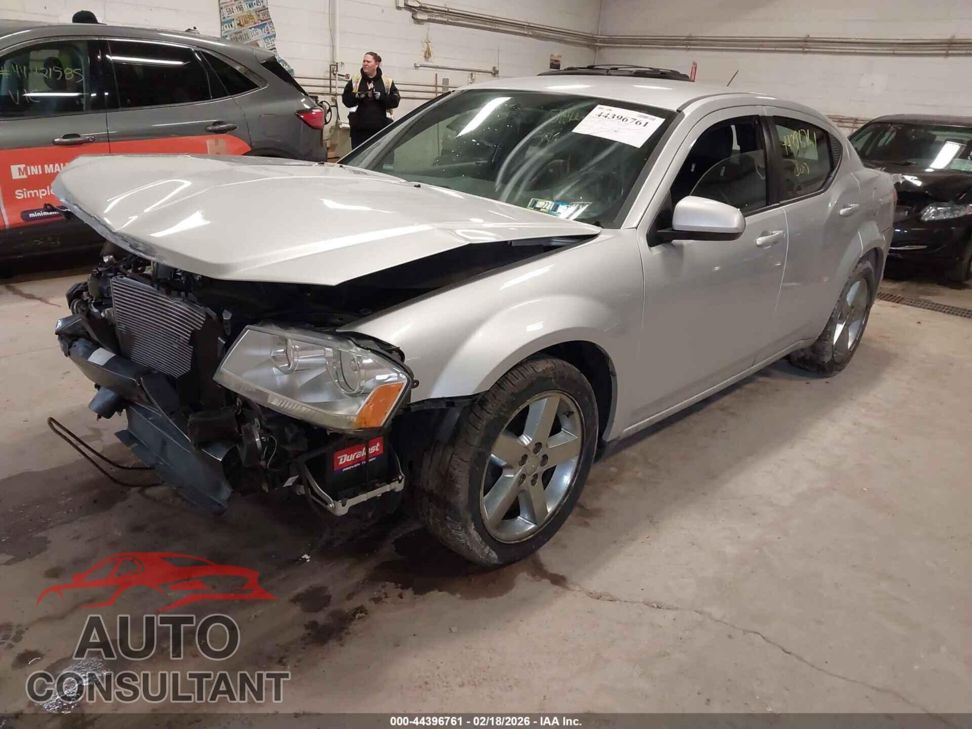 DODGE AVENGER 2011 - 1B3BD2FG7BN574194