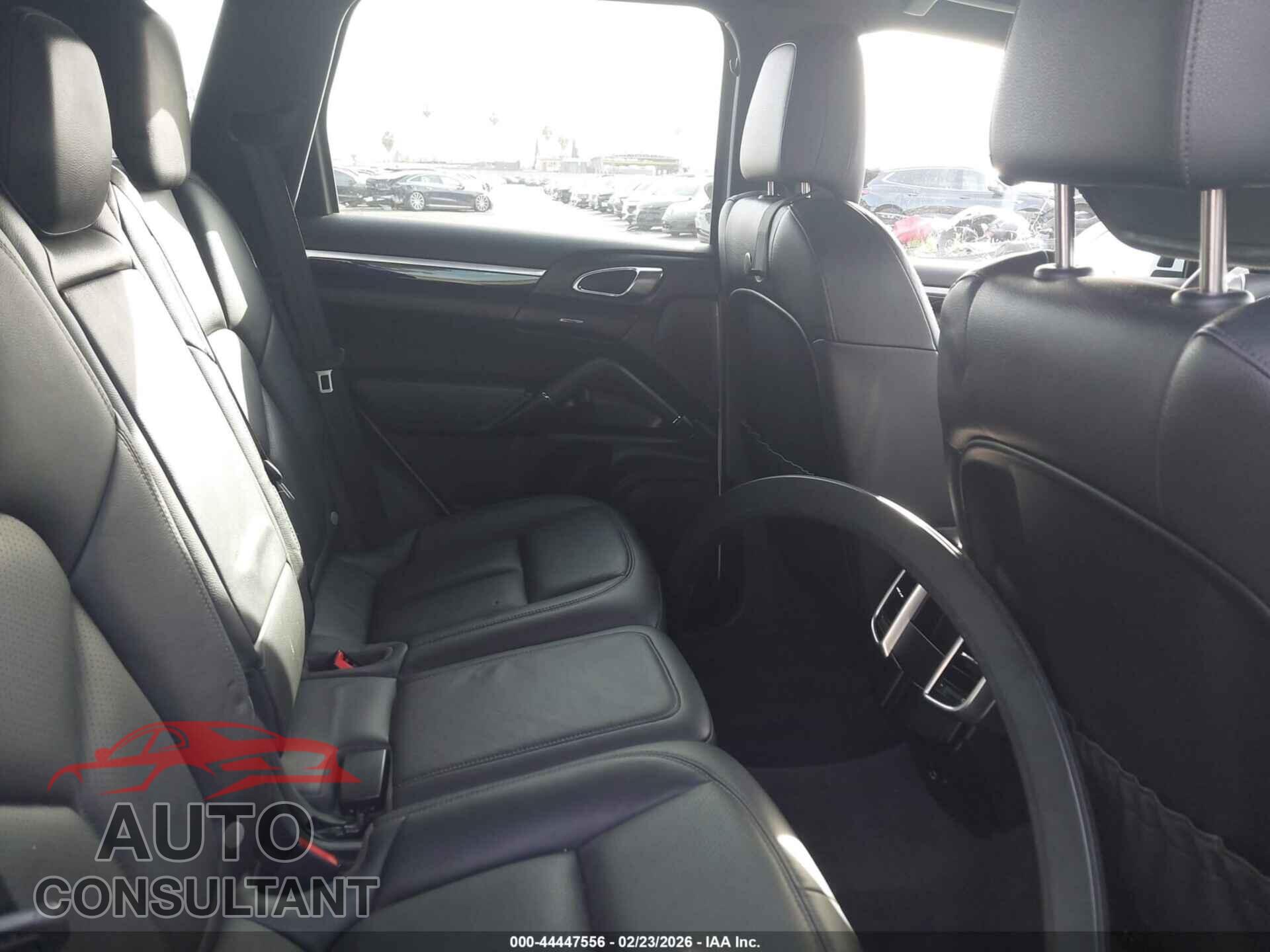 PORSCHE CAYENNE 2016 - WP1AF2A29GKA40427