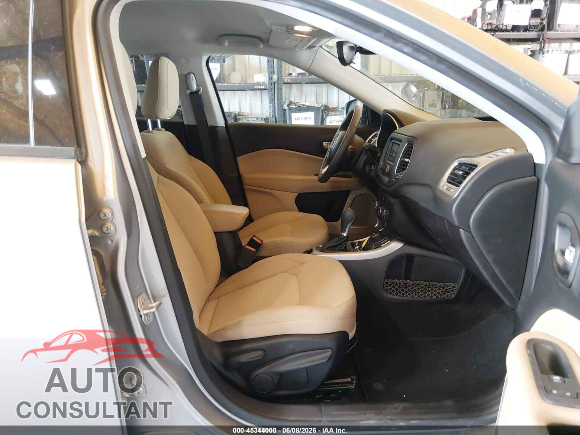JEEP COMPASS 2018 - 3C4NJDAB4JT422805