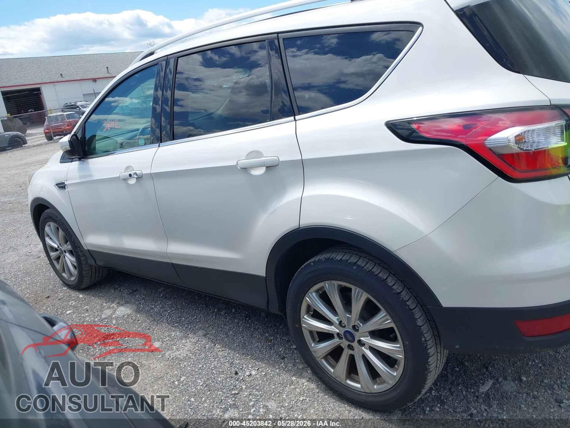 FORD ESCAPE 2017 - 1FMCU9JD7HUC06276
