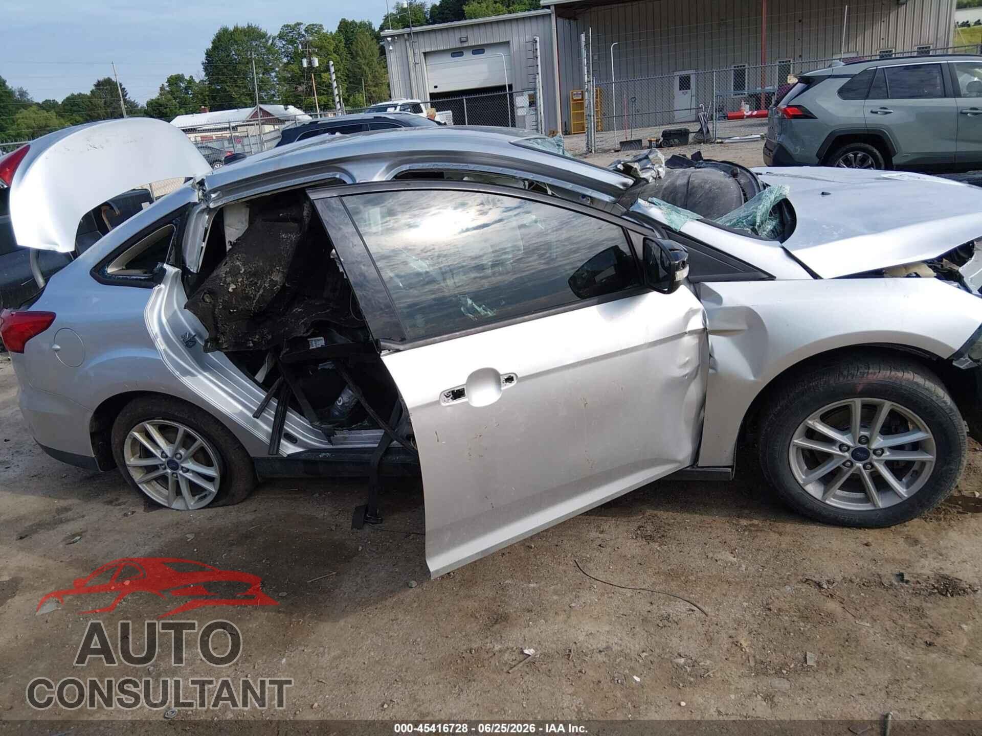 FORD FOCUS 2015 - 1FADP3F24FL217409