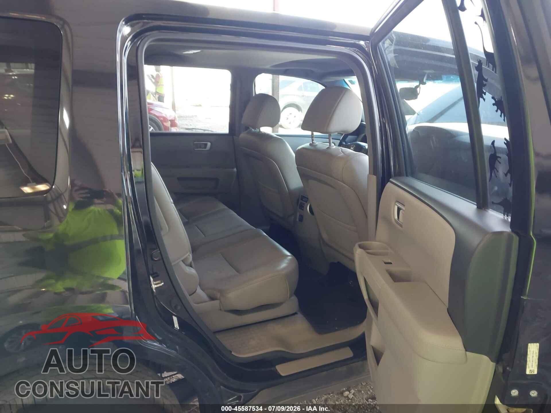 HONDA PILOT 2015 - 5FNYF3H57FB012045