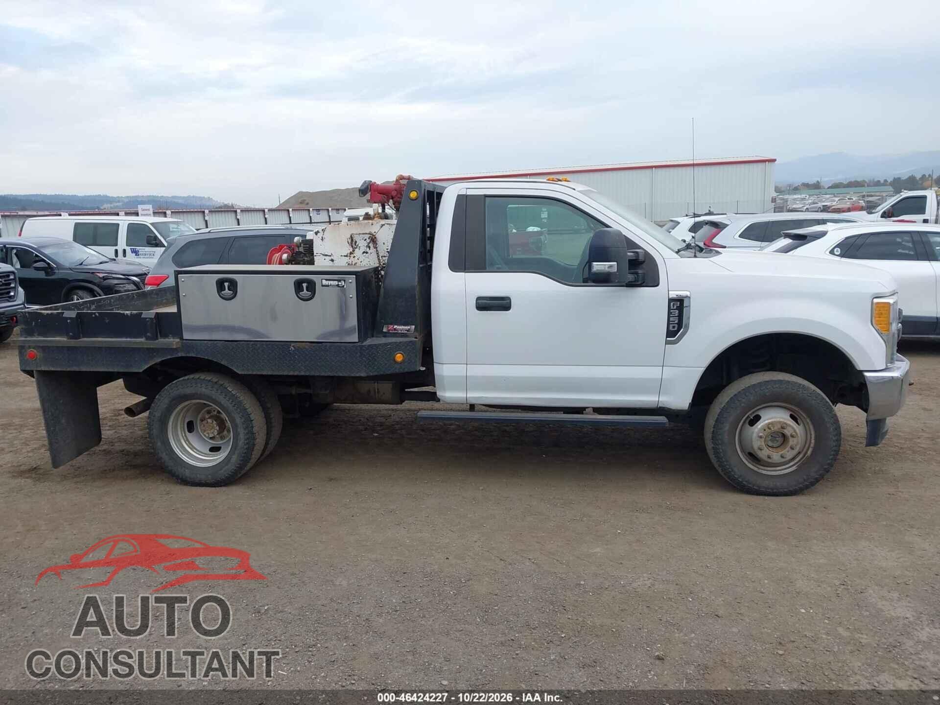 FORD F-350 CHASSIS 2017 - 1FDRF3H69HEE03100