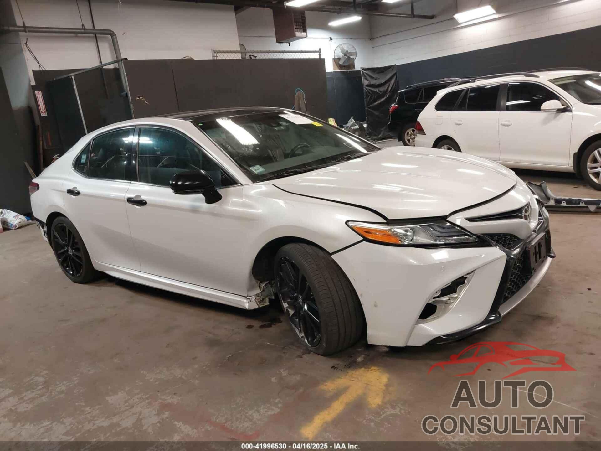 TOYOTA CAMRY 2018 - 4T1B61HK9JU086210