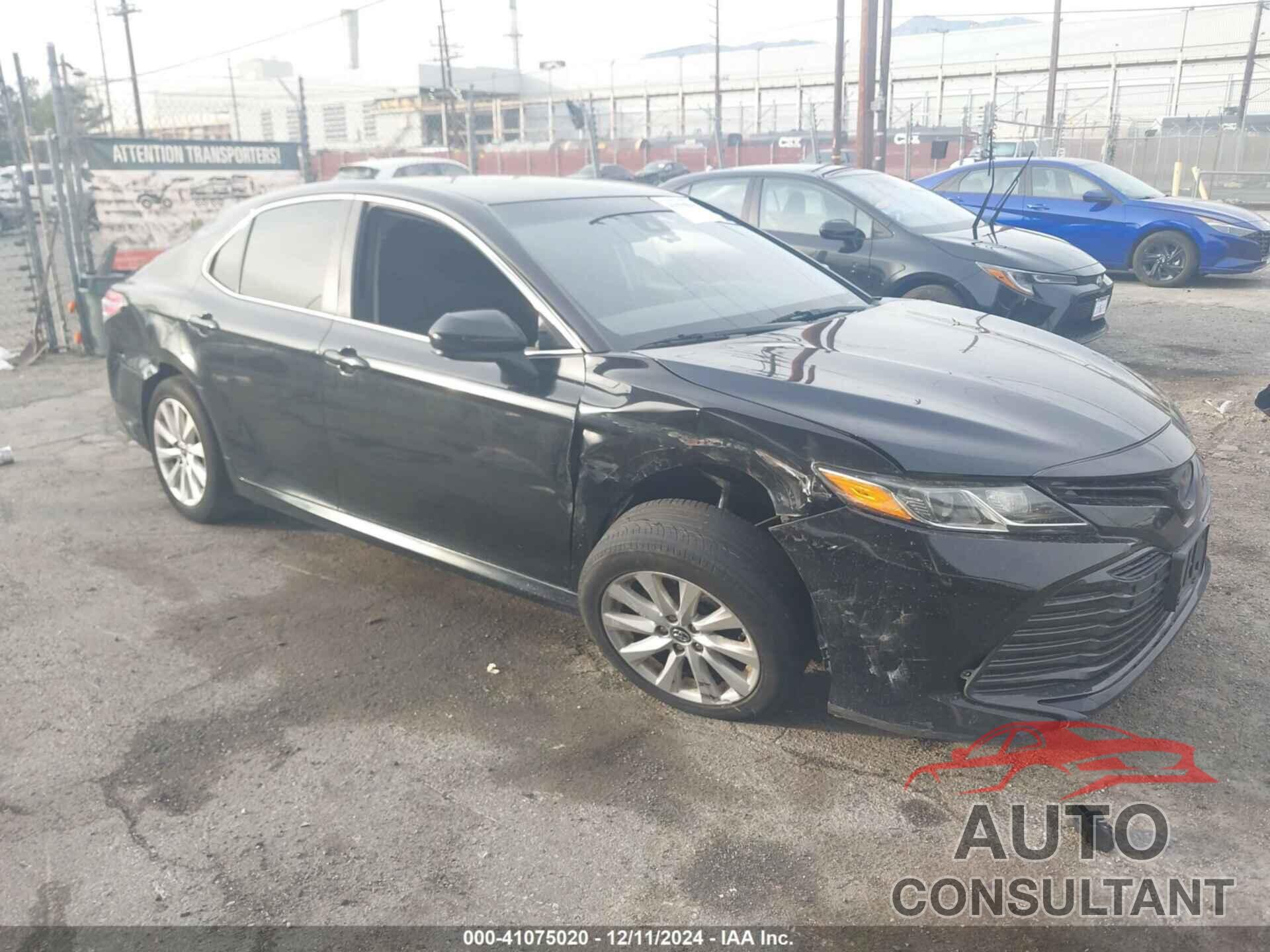 TOYOTA CAMRY 2018 - 4T1B11HK1JU130392