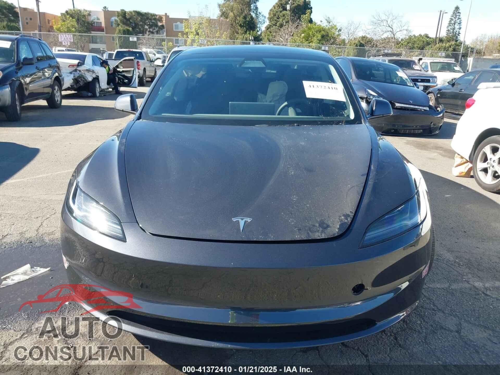 TESLA MODEL 3 2024 - 5YJ3E1EA7RF736647