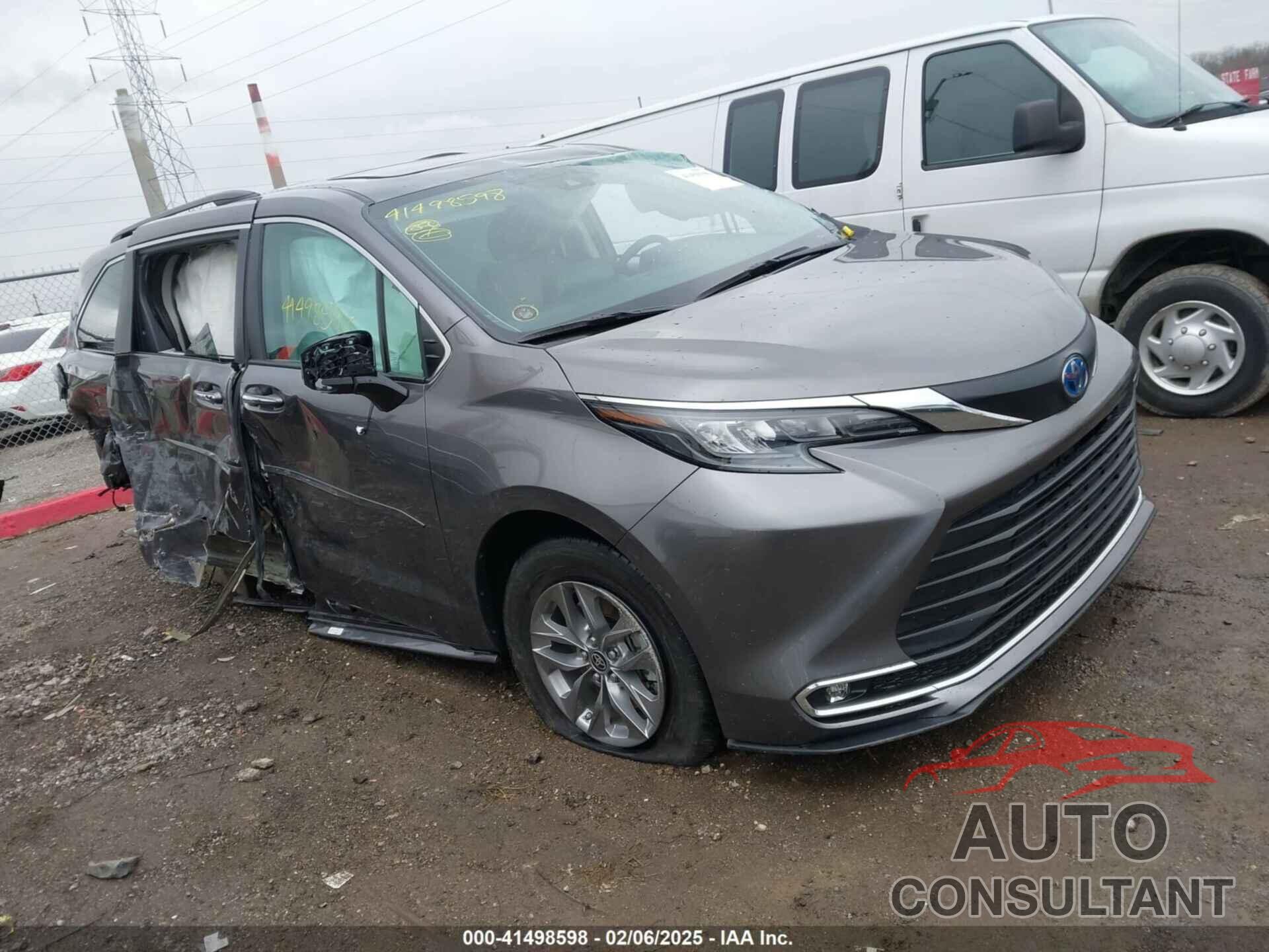 TOYOTA SIENNA 2024 - 5TDJSKFC8RS134633