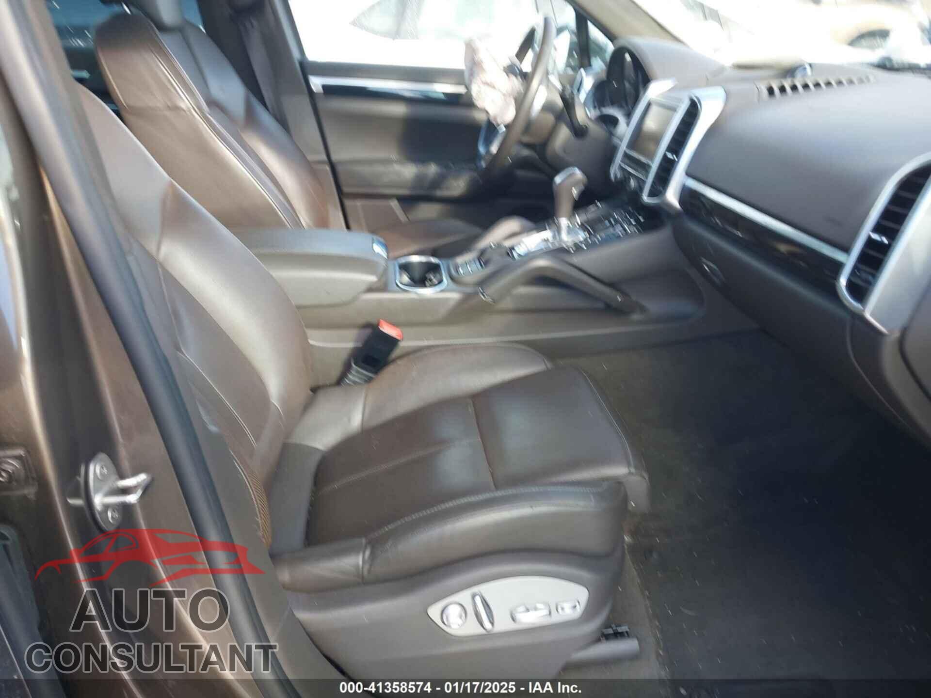 PORSCHE CAYENNE 2016 - WP1AA2A21GLA05440