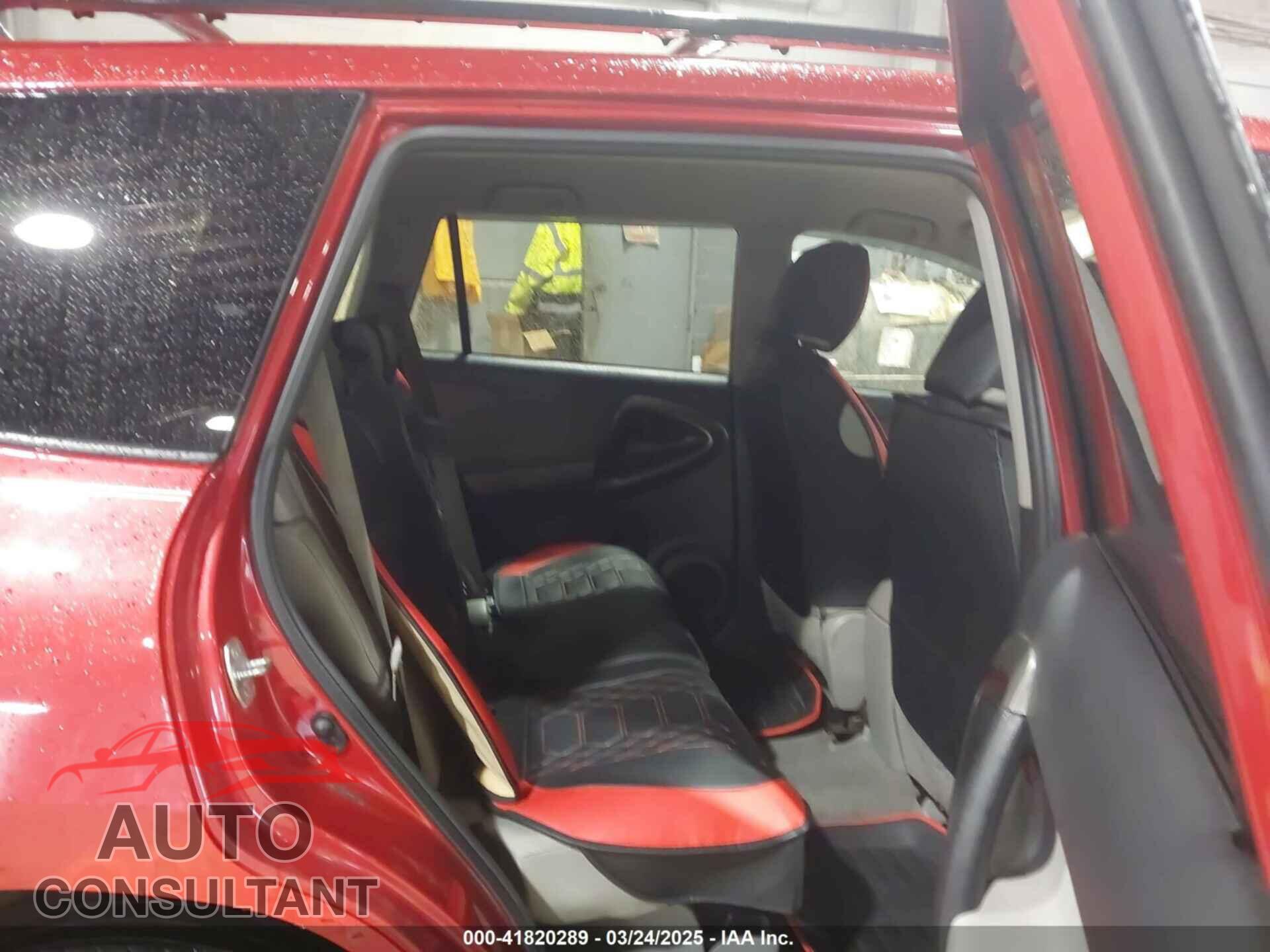 TOYOTA RAV4 2011 - 2T3BF4DV8BW111432