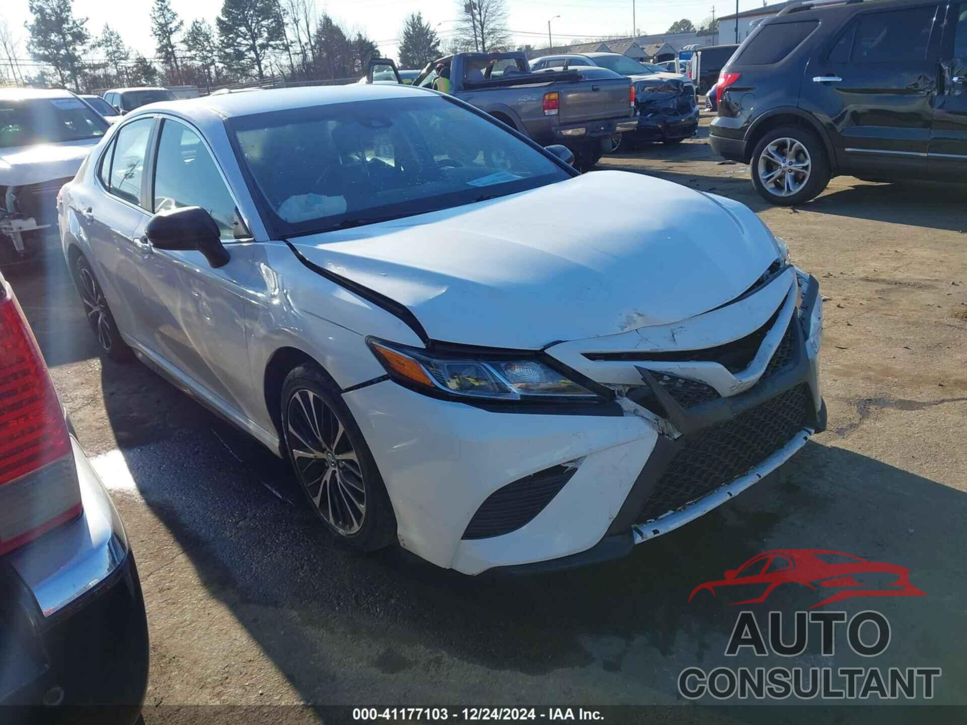 TOYOTA CAMRY 2018 - 4T1B11HK3JU055128