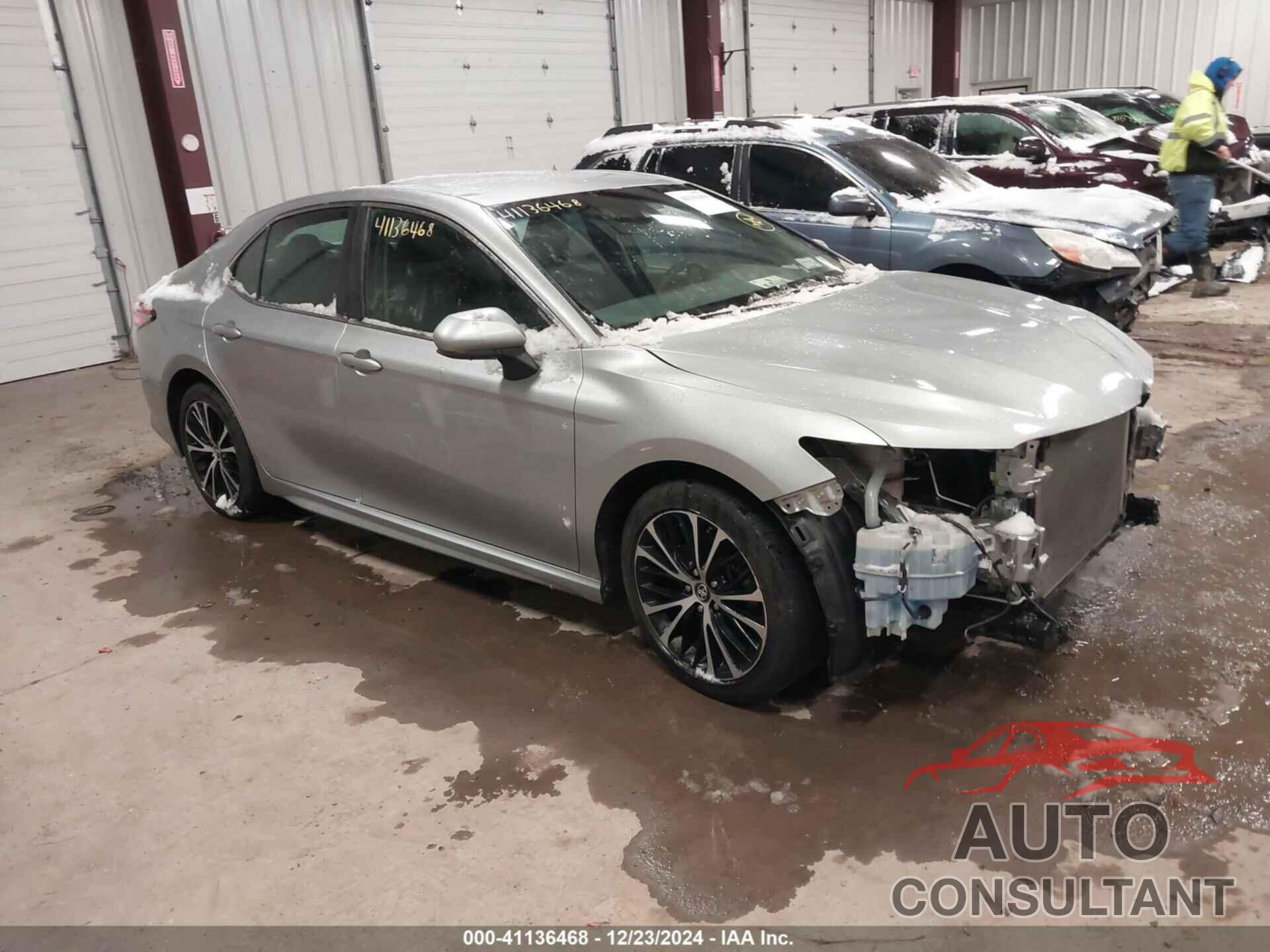 TOYOTA CAMRY 2018 - 4T1B11HK0JU589624
