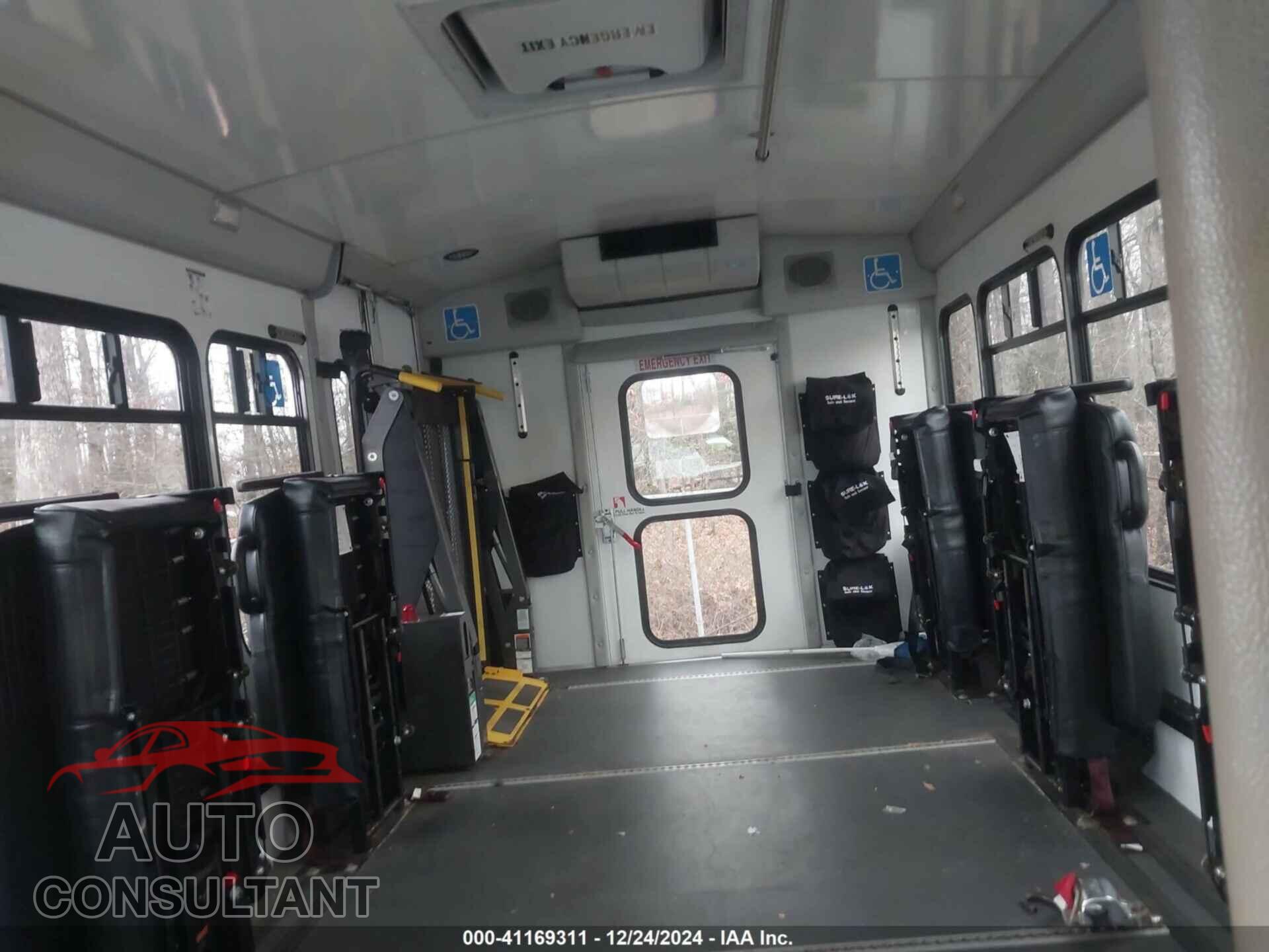 FORD E-450 CUTAWAY 2017 - 1FDFE4FS3HDC06716