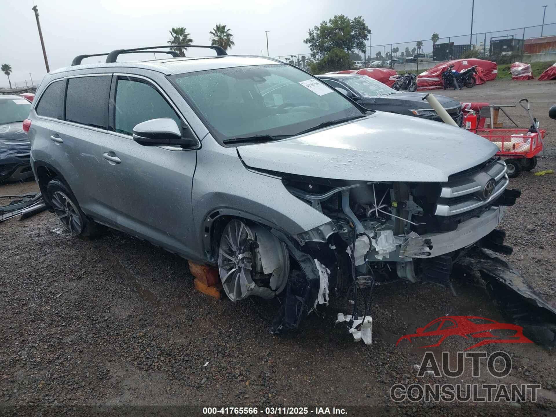 TOYOTA HIGHLANDER 2019 - 5TDJZRFH0KS608855