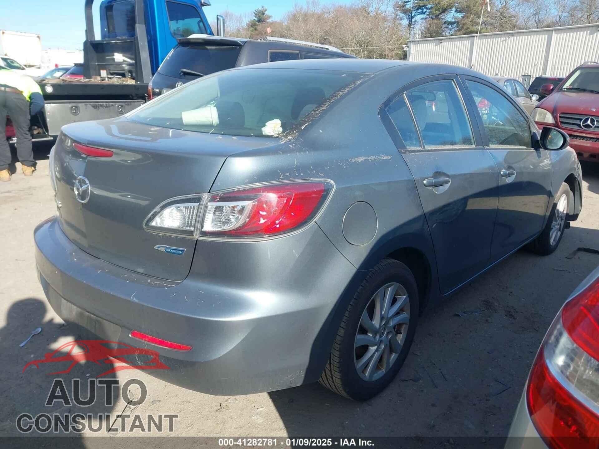 MAZDA MAZDA3 2012 - JM1BL1V86C1559877
