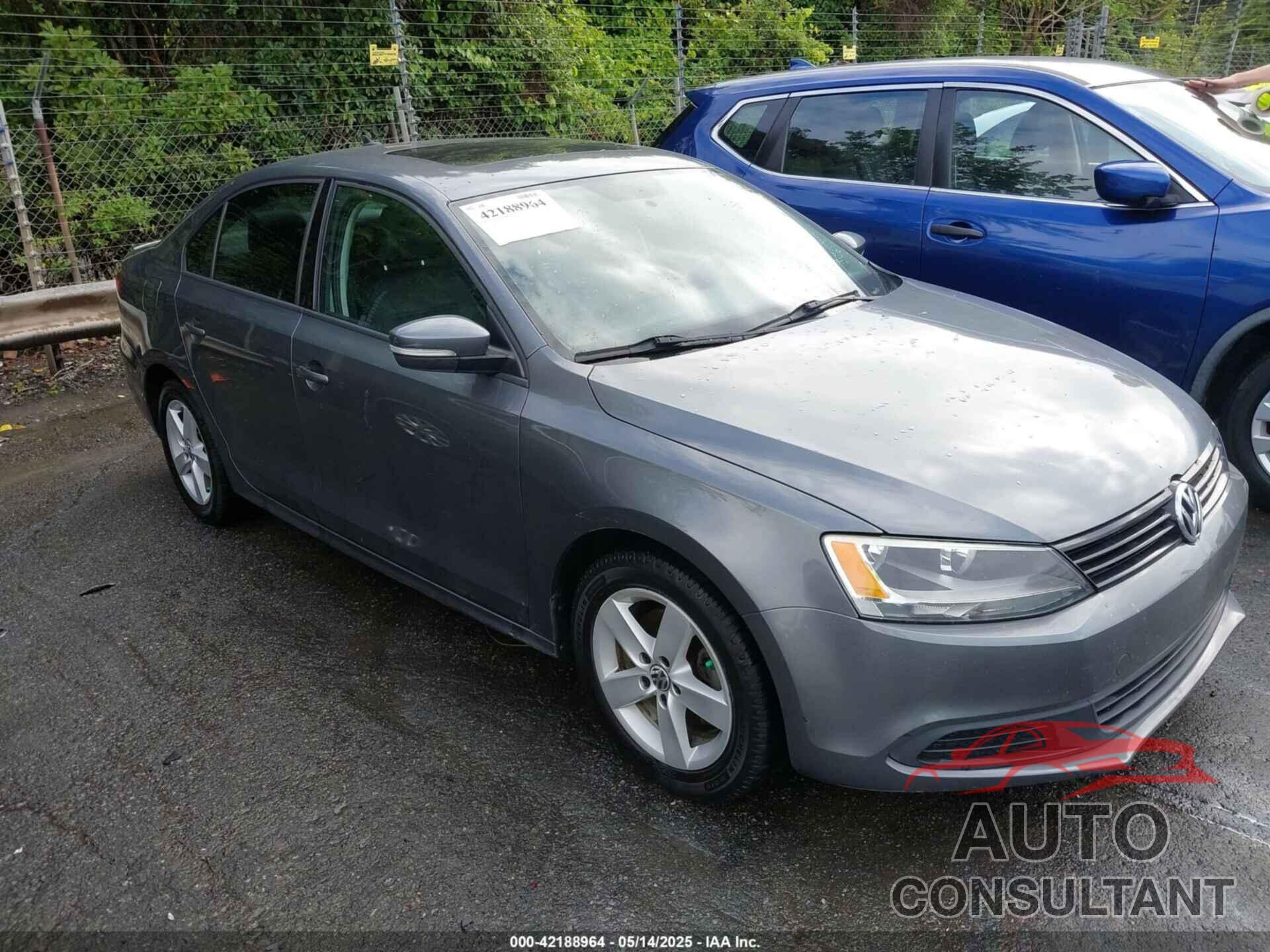 VOLKSWAGEN JETTA 2011 - 3VWLL7AJ4BM117694