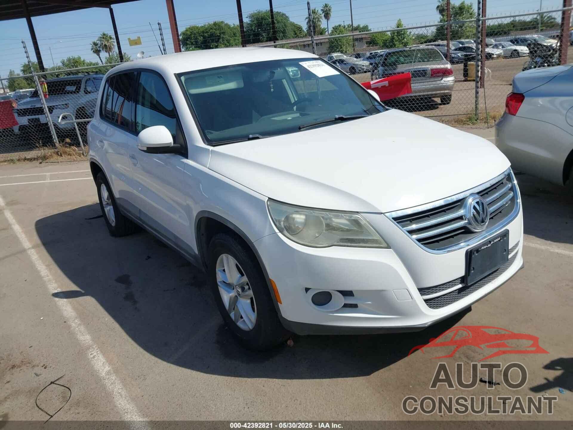 VOLKSWAGEN TIGUAN 2011 - WVGAV7AX0BW556329