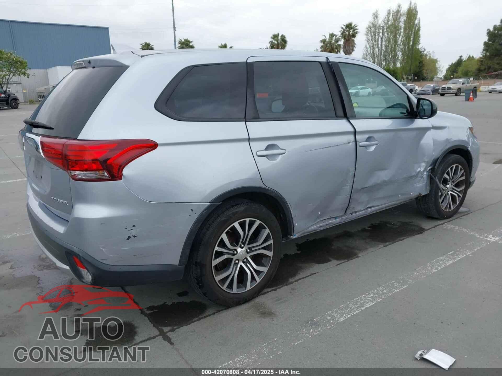 MITSUBISHI OUTLANDER 2017 - JA4AD2A38HZ044472