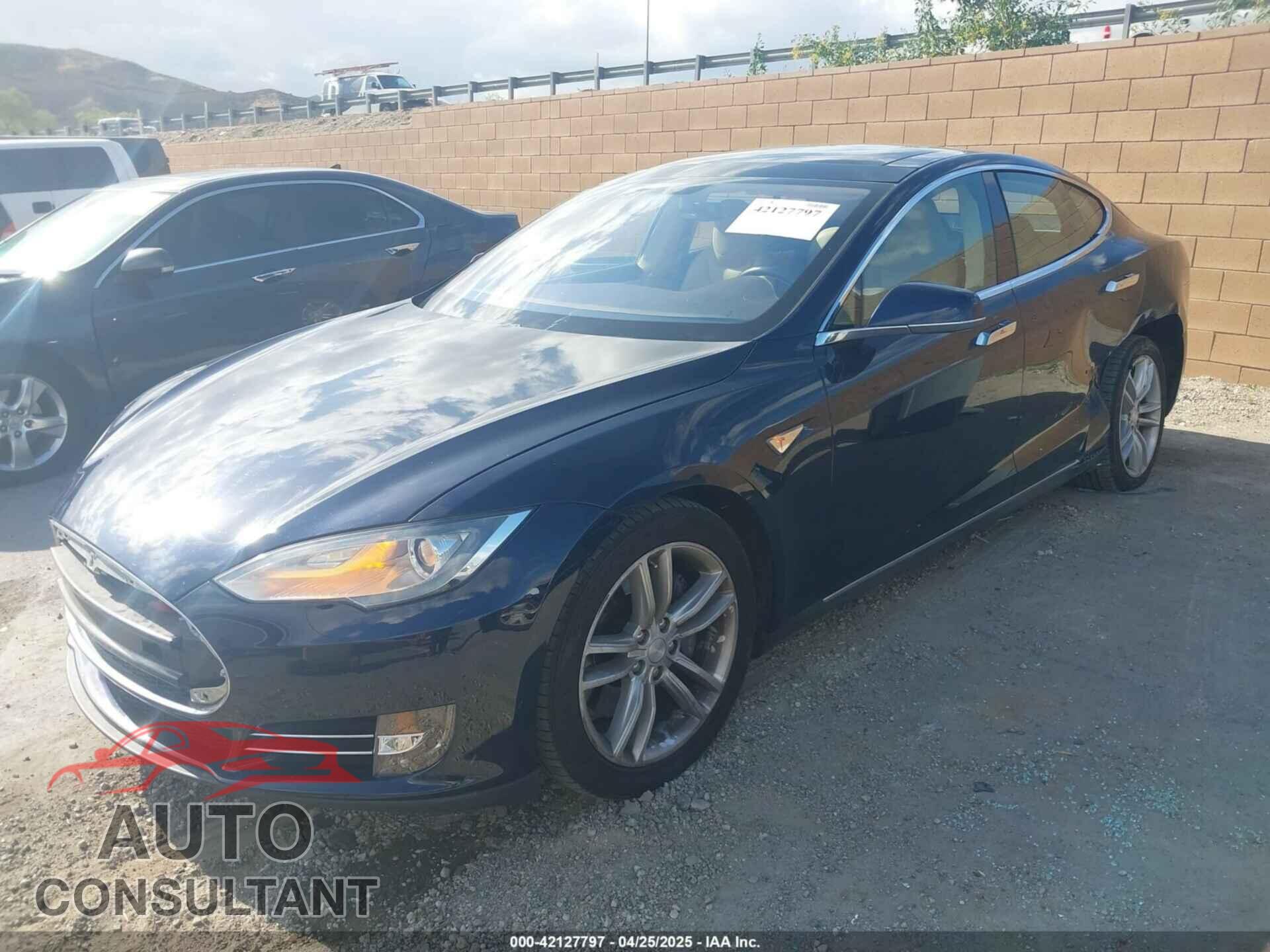 TESLA MODEL S 2013 - 5YJSA1CN8DFP07177