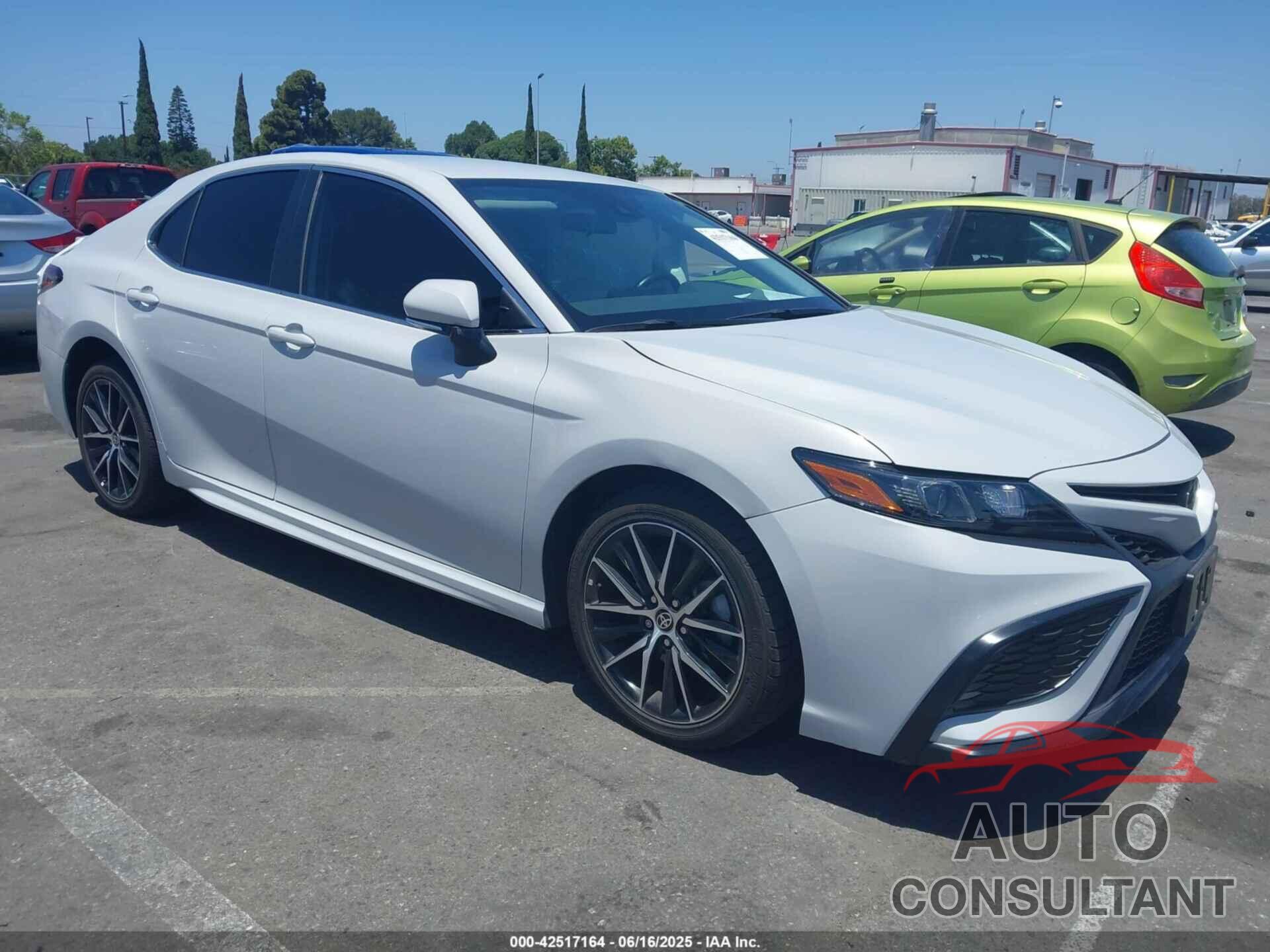 TOYOTA CAMRY 2022 - 4T1G11AK7NU076585