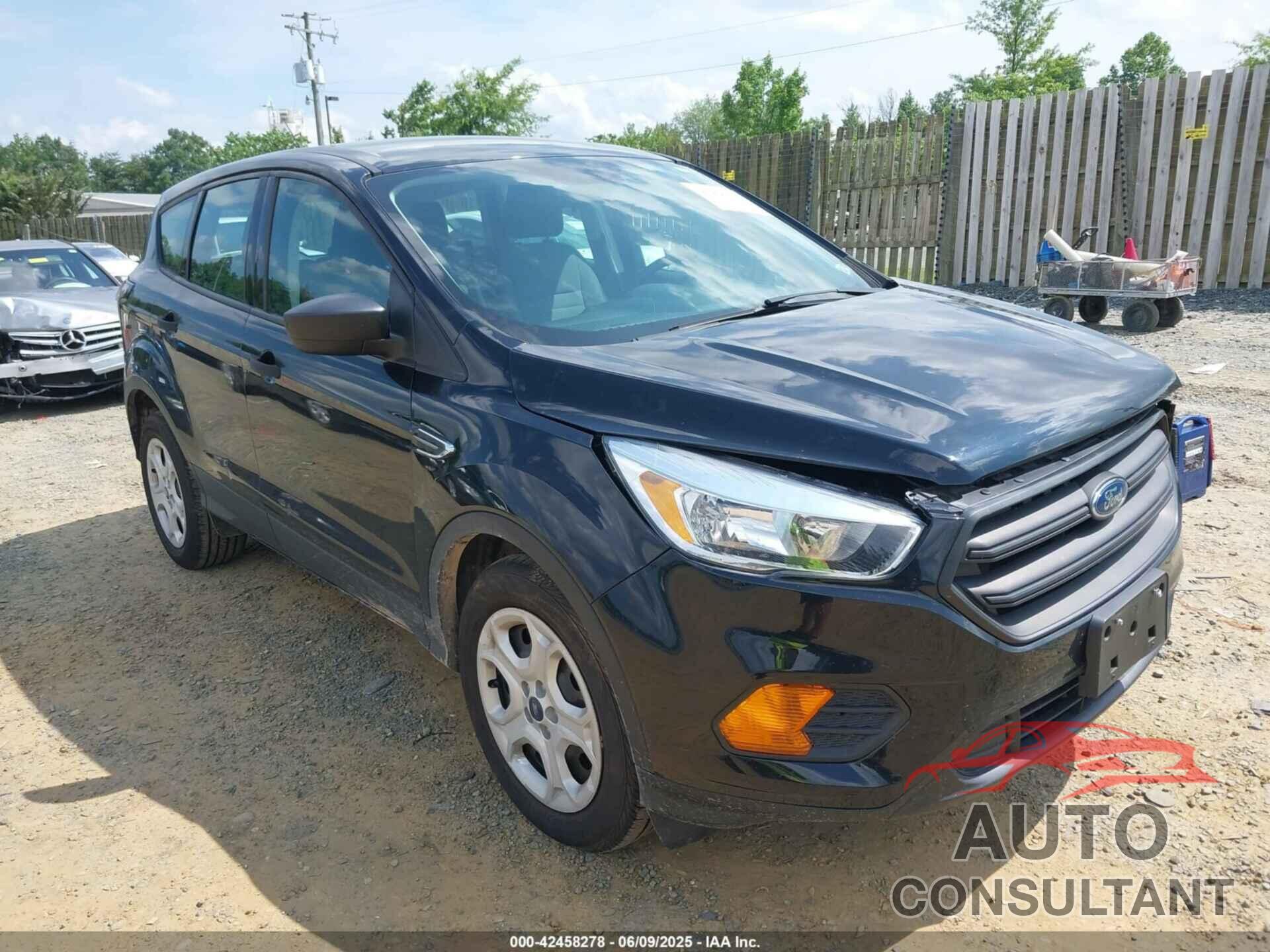 FORD ESCAPE 2017 - 1FMCU0F70HUD49505