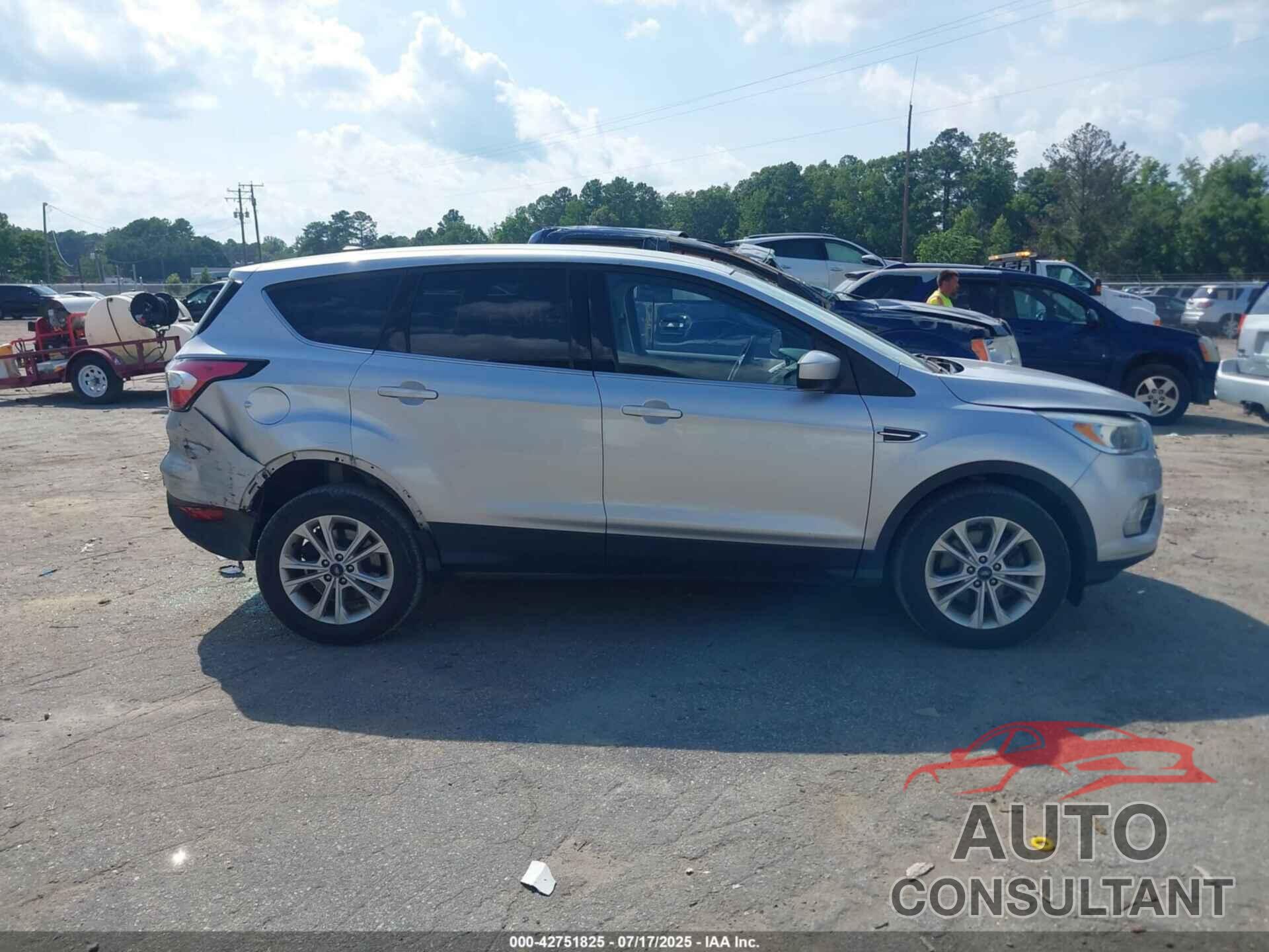 FORD ESCAPE 2017 - 1FMCU9GD0HUD01589