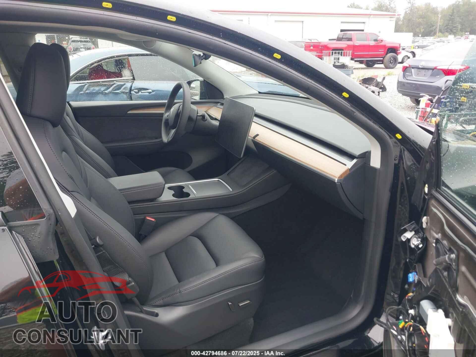 TESLA MODEL Y 2024 - 7SAYGDED1RF159399