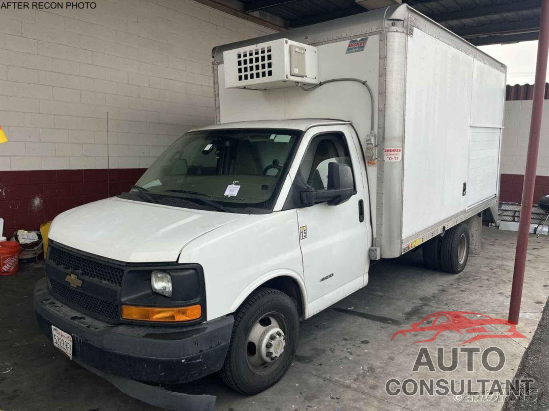 CHEVROLET EXPRESS G4500 2017 - 1GB6GUCG6H1128596