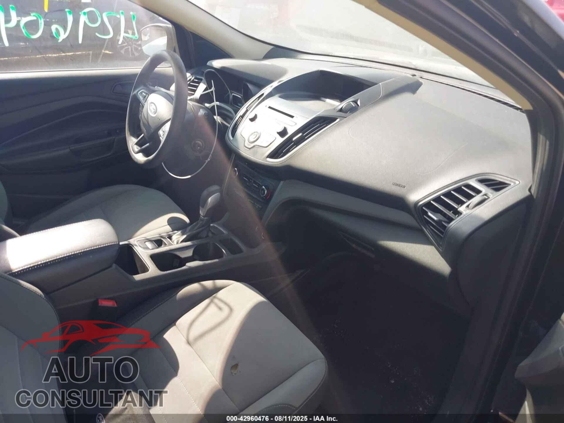 FORD ESCAPE 2017 - 1FMCU0F72HUD17042