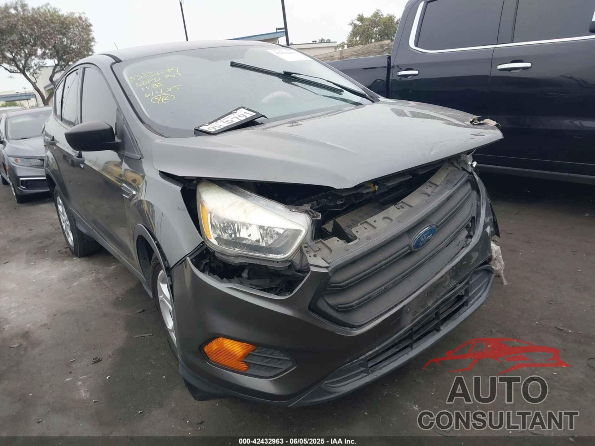 FORD ESCAPE 2017 - 1FMCU0F73HUB68303