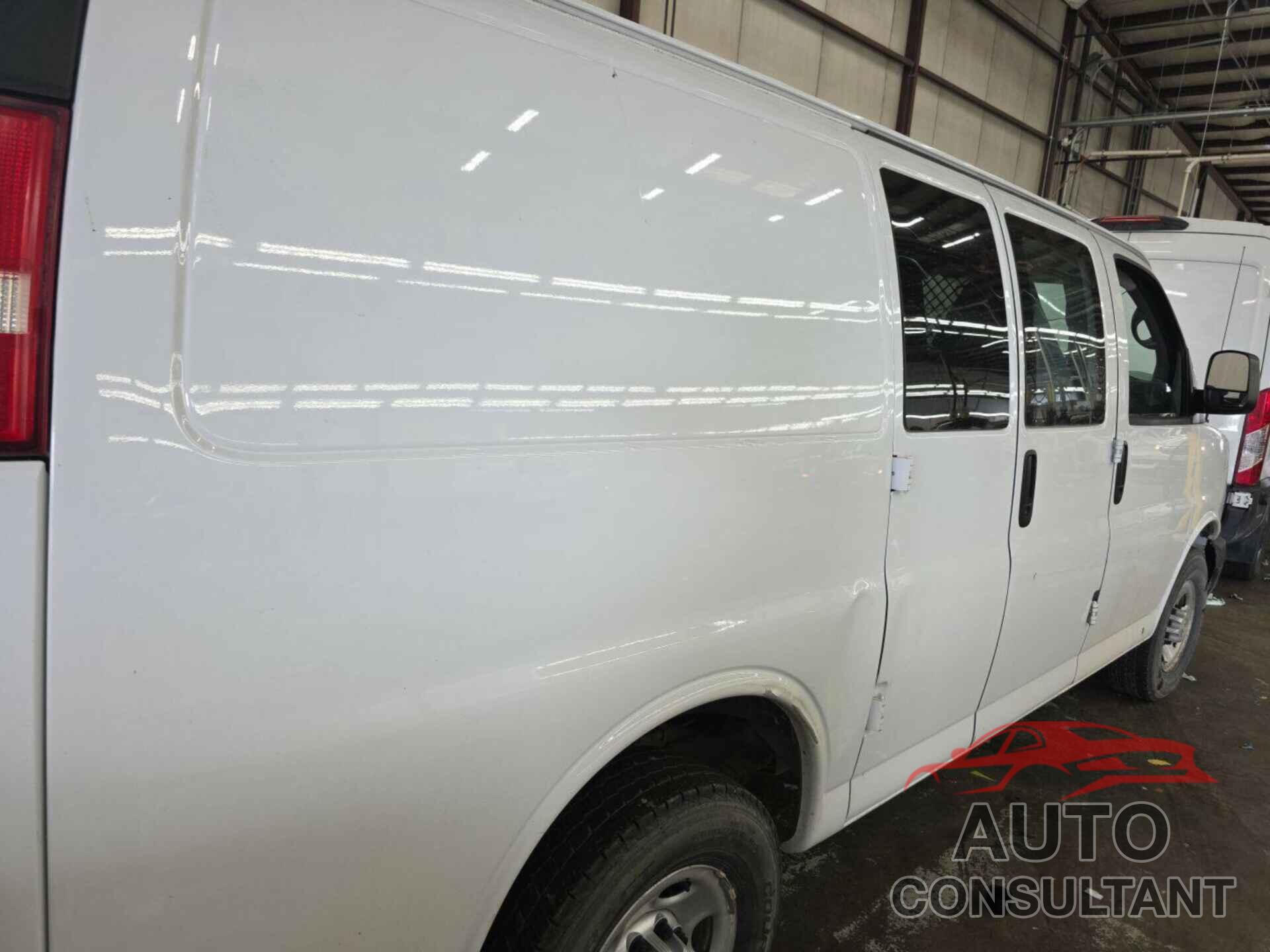 CHEVROLET EXPRESS G2500 2015 - 1GCWGFCF2F1262646