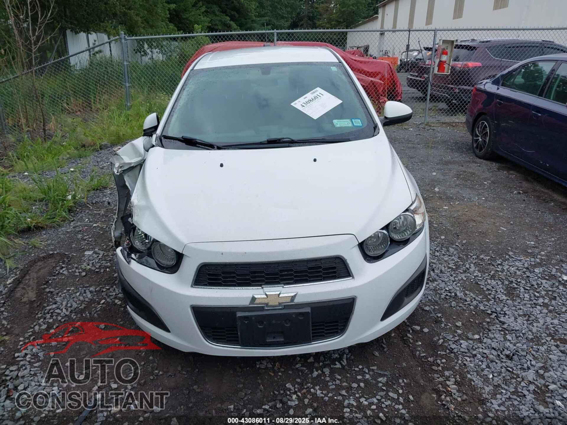 CHEVROLET SONIC 2015 - 1G1JC5SG0F4135380