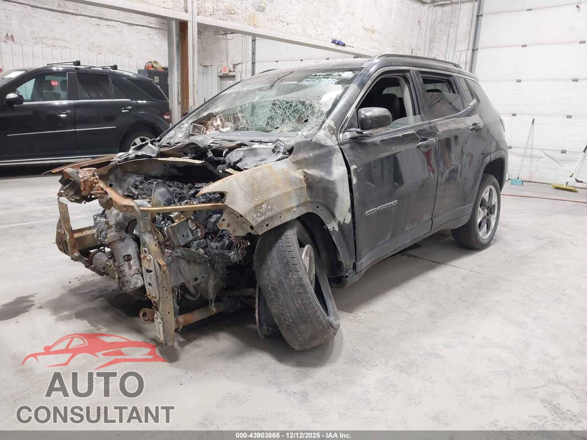 JEEP COMPASS 2018 - 3C4NJDCB9JT341005