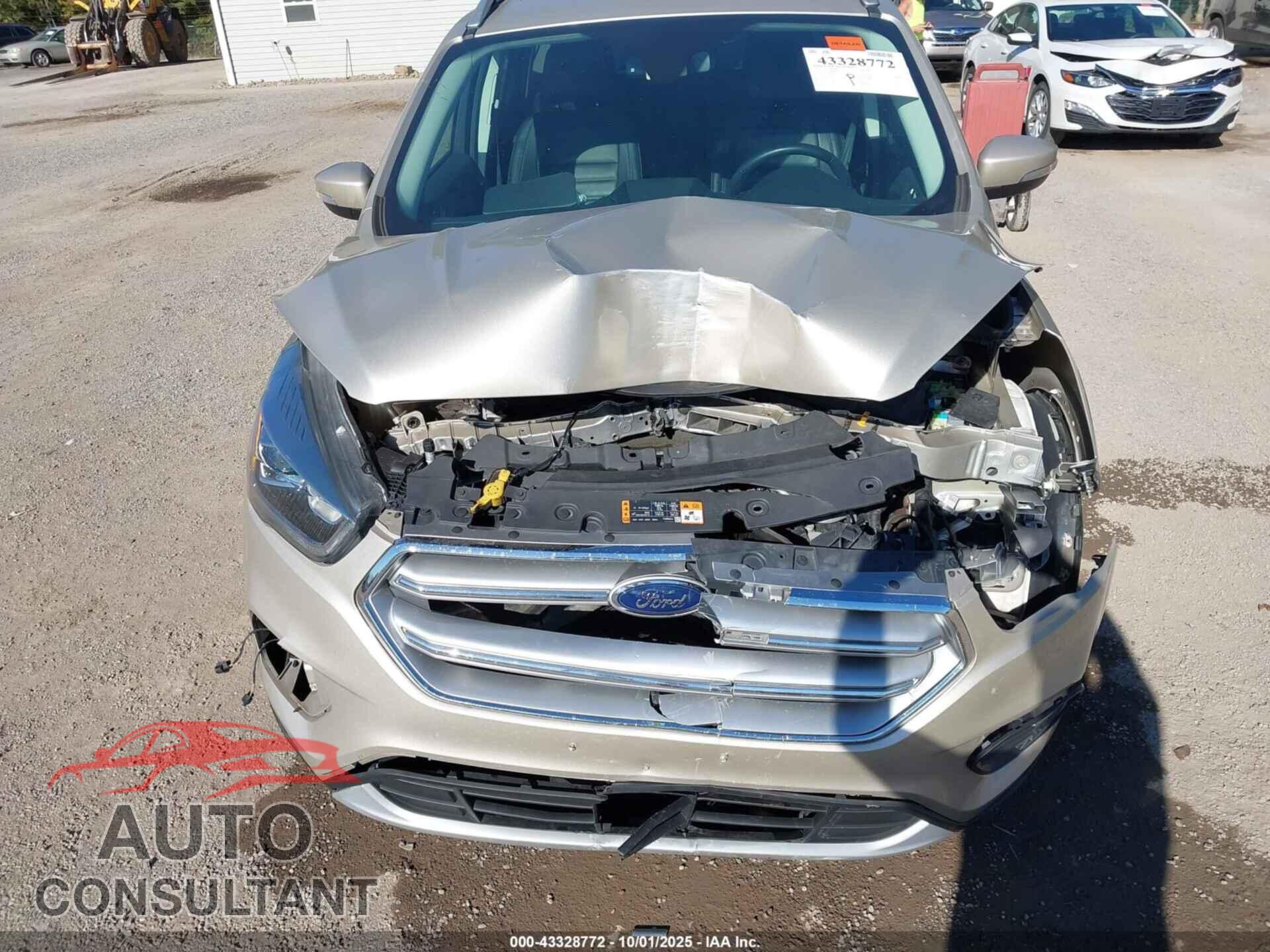 FORD ESCAPE 2017 - 1FMCU0JD2HUC21411