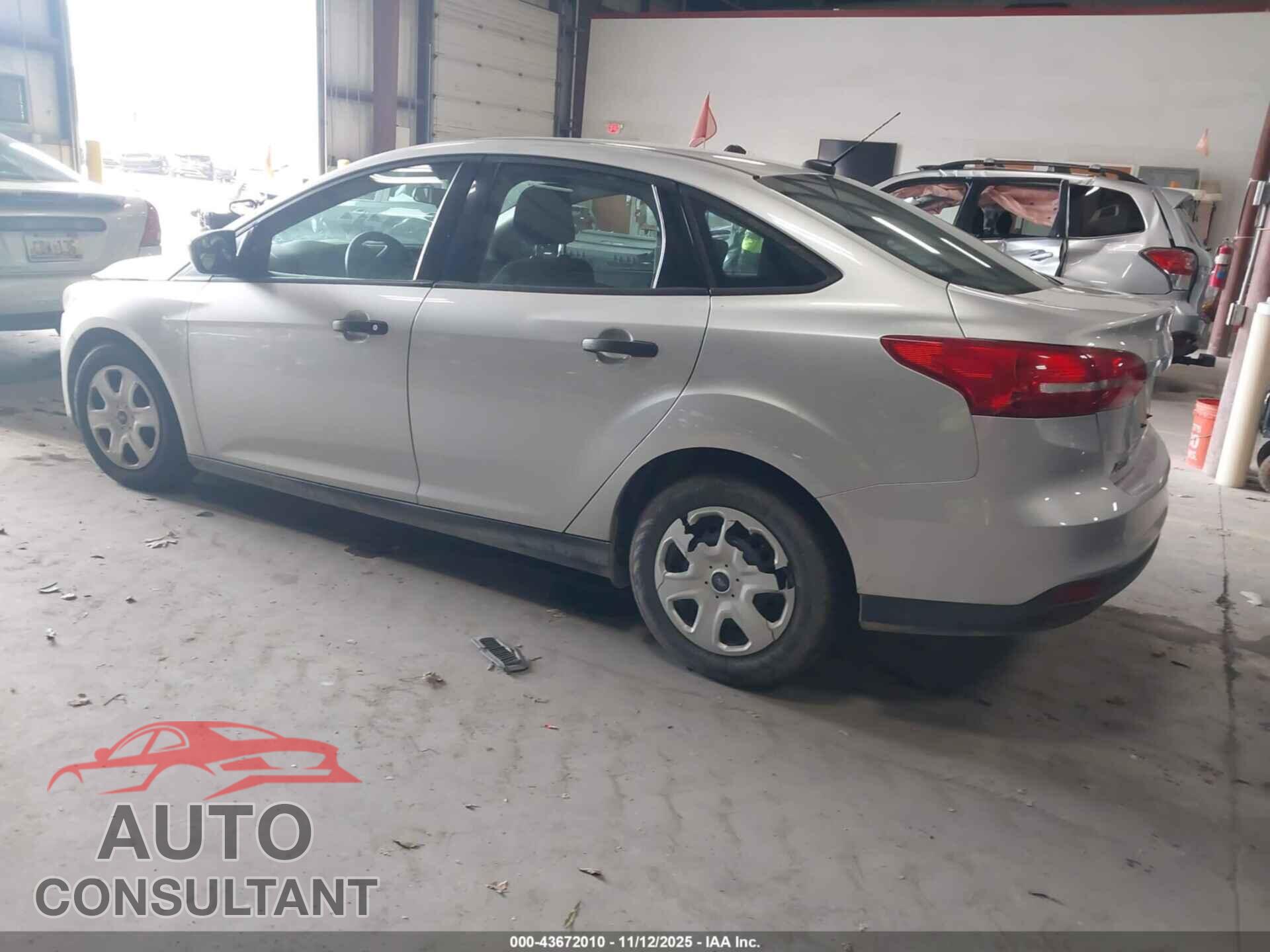 FORD FOCUS 2018 - 1FADP3E20JL266357