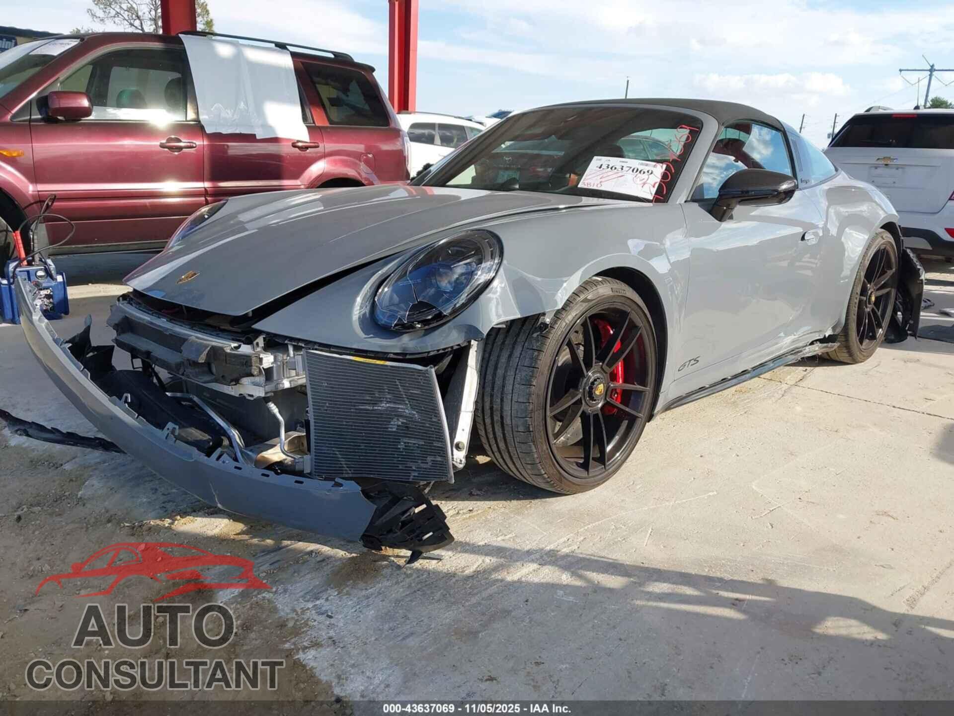 PORSCHE 911 2023 - WP0BB2A99PS233210