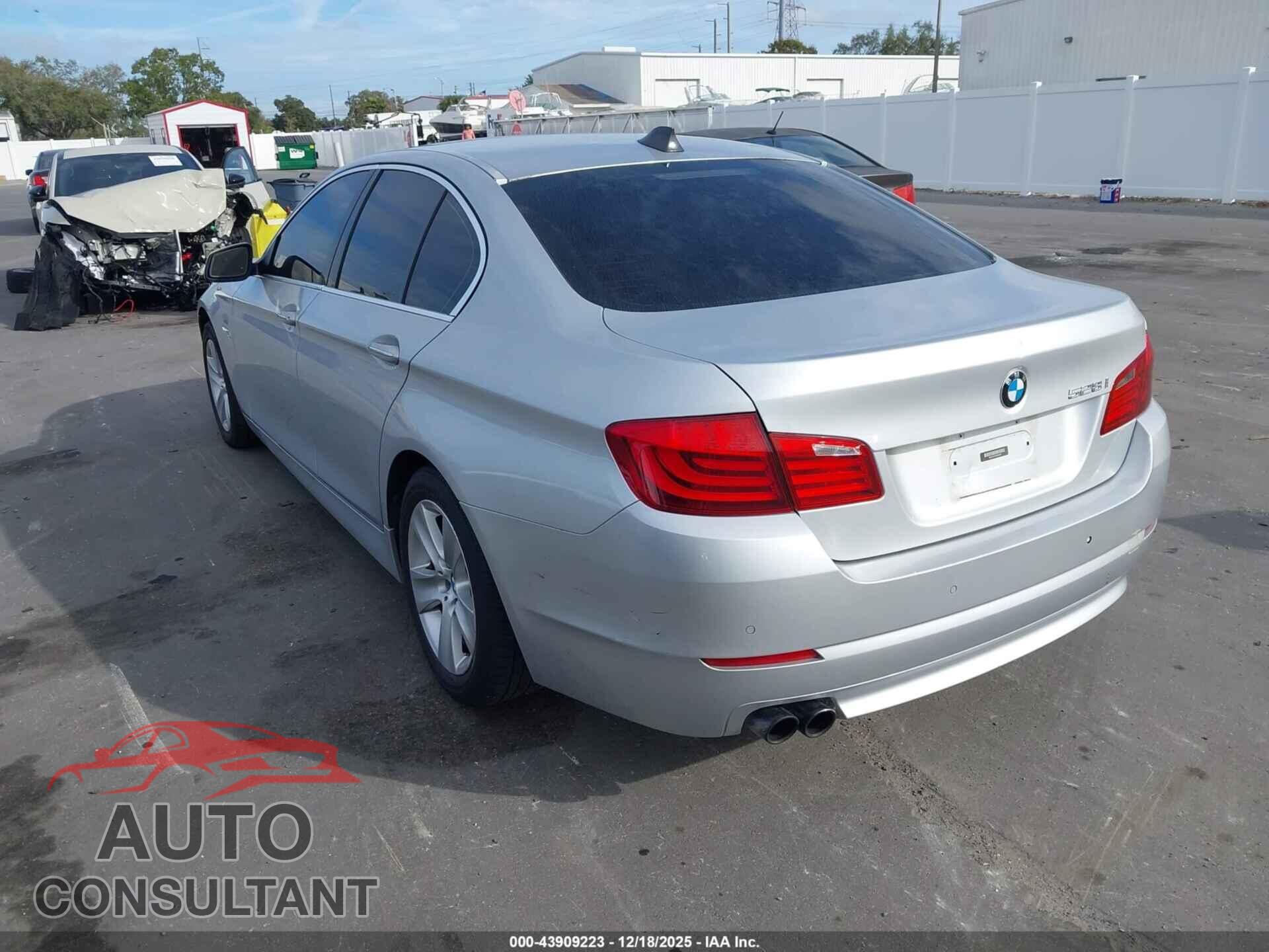 BMW 528I 2012 - WBAXH5C59CDW03597